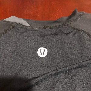 Men’s lululemon Small athletic shirt
